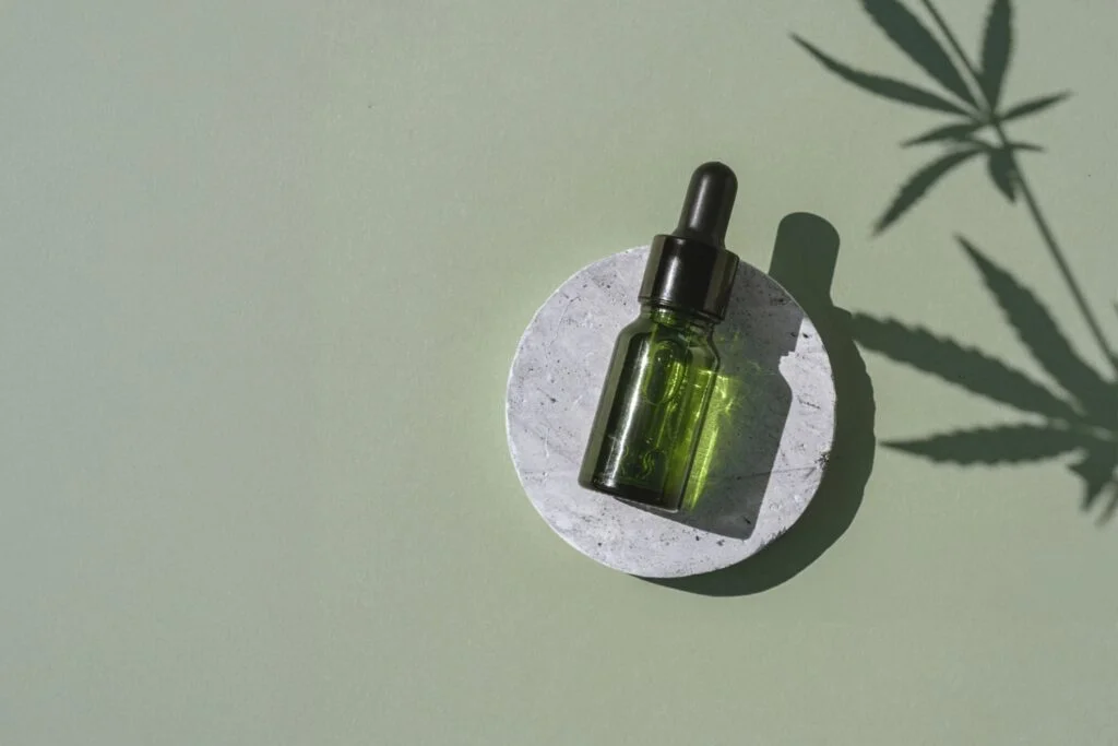7 CBD Benefits & A Few Side Effects