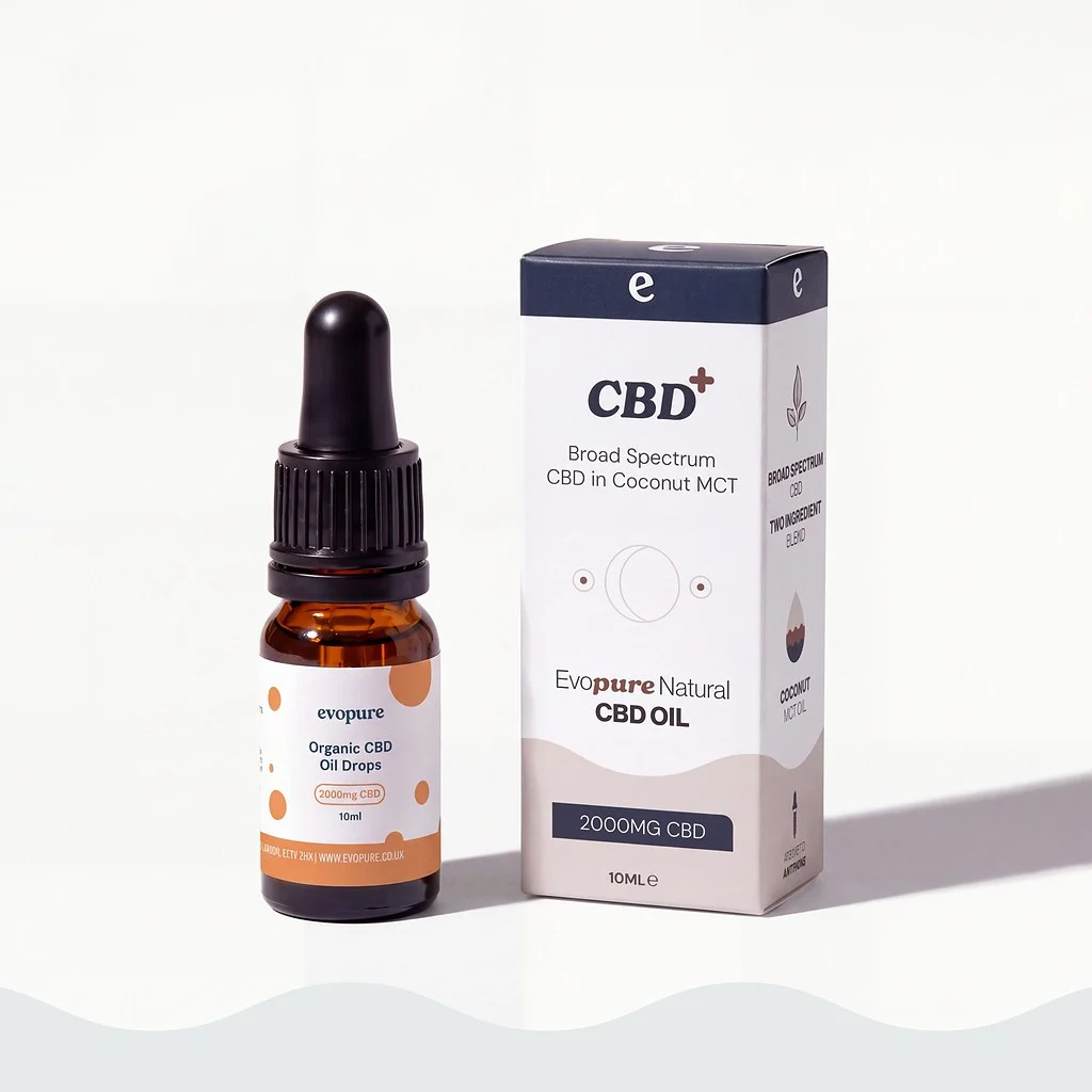 Evopure Broad Spectrum CBD Oil 2000mg, 10ml amber dropper bottle beside its box: broad spectrum CBD in coconut MCT oil