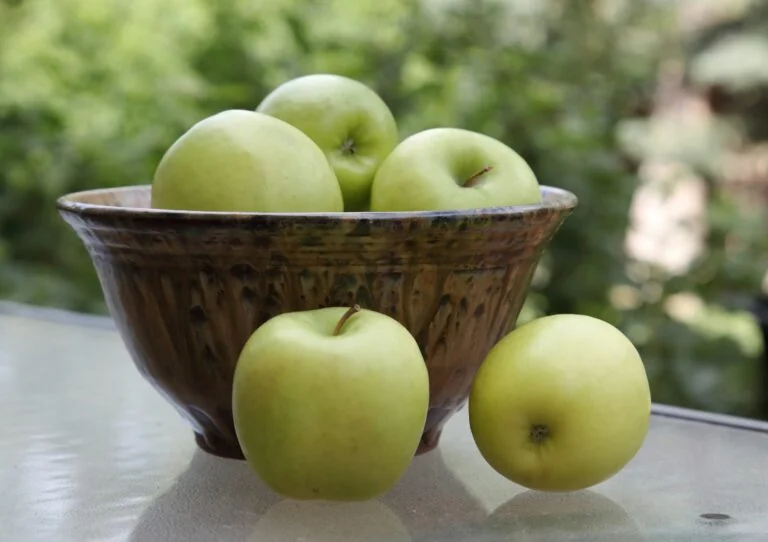 Bowl of green apples, a natural source of malic acid