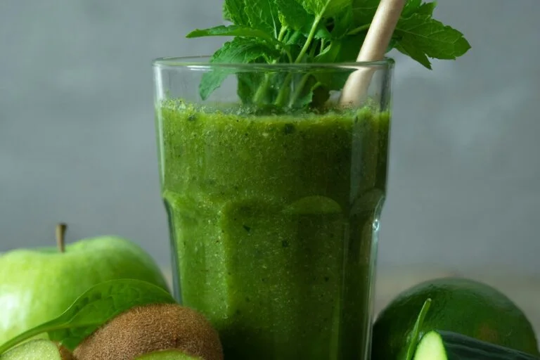 Green smoothie with fresh mint, apple and kiwi