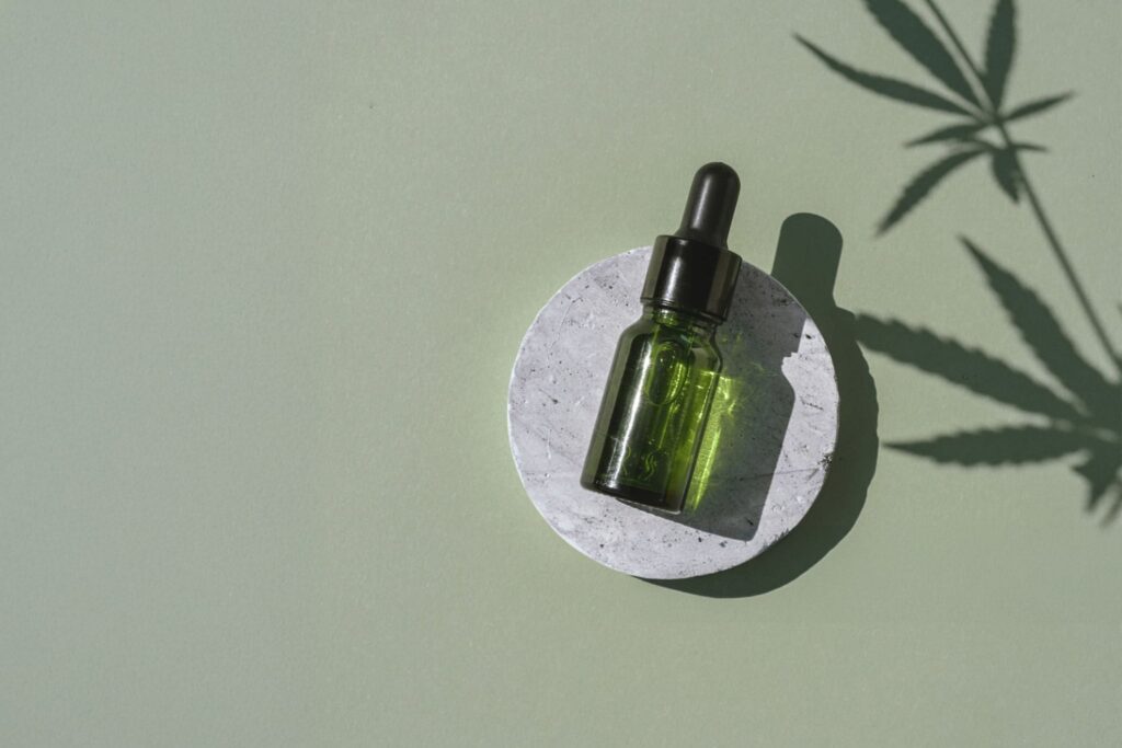 7 CBD Benefits & A Few Side Effects